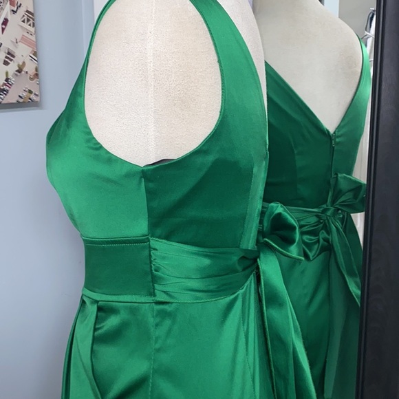 VINTAGE GREEN SILKY WRIGGLE DRESS FOR HOLIDAY PARTY SIZE 6 - Picture 8 of 11
